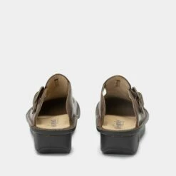 Classic Oiled Brown Shoe 12 Classic Oiled Brown Shoe -Deals Alegria Shoes Store ALG 7412 S3 ca29e2ed d5cb 4313 8f5a f98e3222e44c