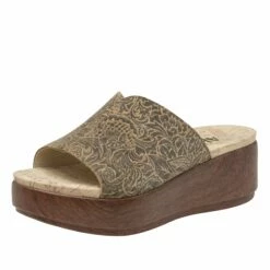 Triniti Freedom Rock Sandal